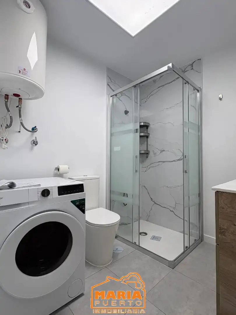 Baño de Apartamento para compartir en Málaga con Aire acondicionado, Amueblado y Lavadora