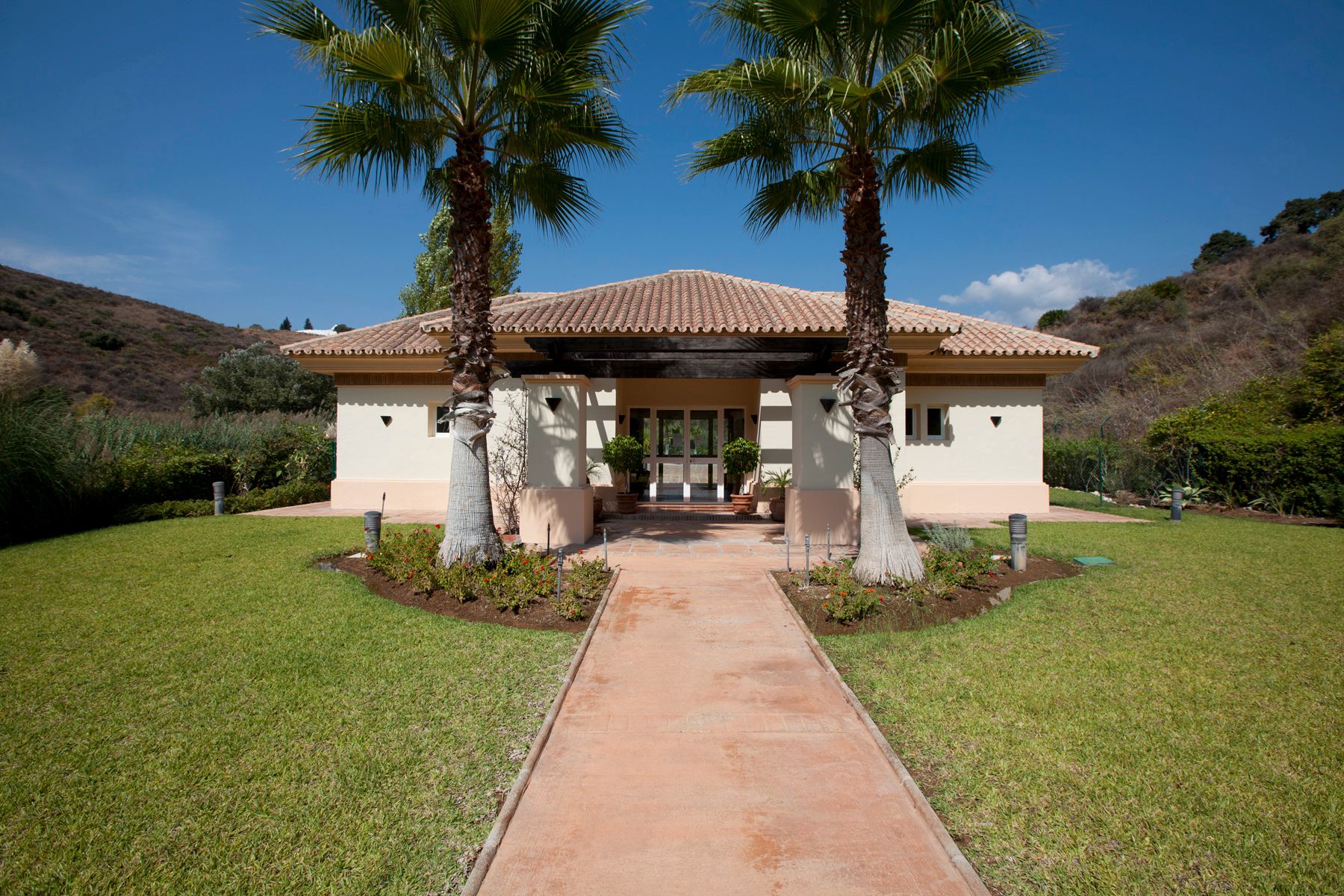 Vista exterior de Apartament en venda en Marbella amb Aire condicionat, Jardí privat i Terrassa