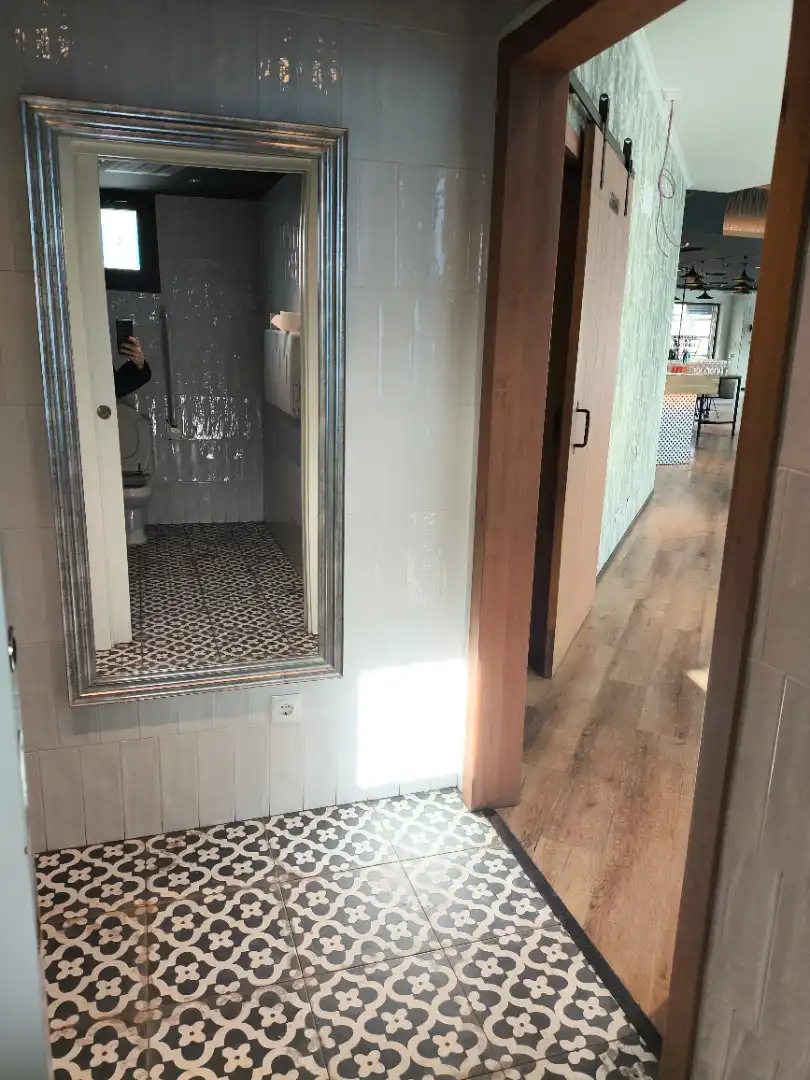 Badezimmer von Geschaftsraum zum Verkauf in Ames