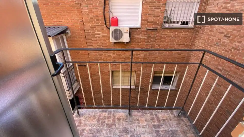 Terrassa de Pis de lloguer en Madrid amb Aire condicionat, Calefacció i Moblat