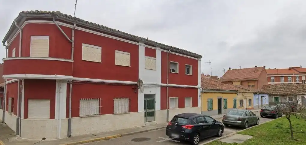 Vista exterior de Pis en venda en Venta de Baños amb Calefacció i Parquet