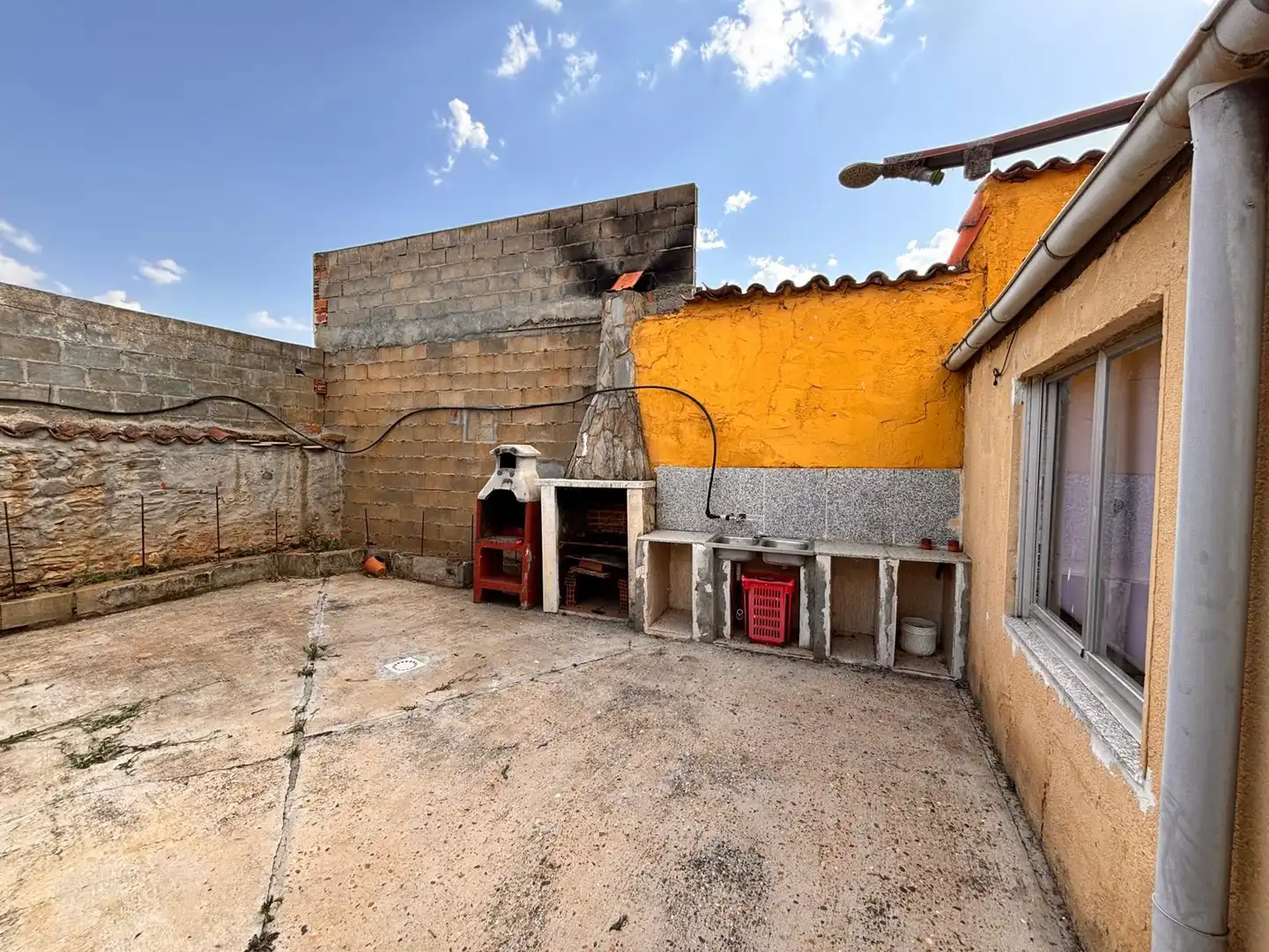 Vista exterior de Casa o xalet en venda en Santa Elena de Jamuz amb Calefacció, Moblat i Forn