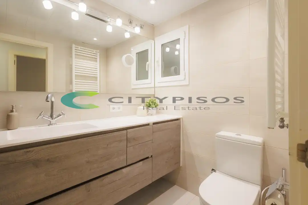 Flat with lift for sale in Avenida de Santiago Rusiñol, imagen 26