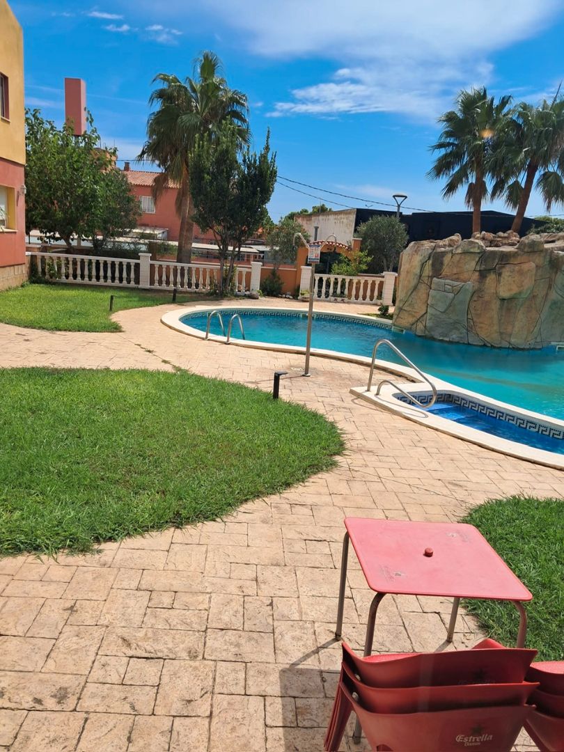 Piscina de Casa adosada en venda en Mont-roig del Camp amb Aire condicionat, Jardí privat i Terrassa