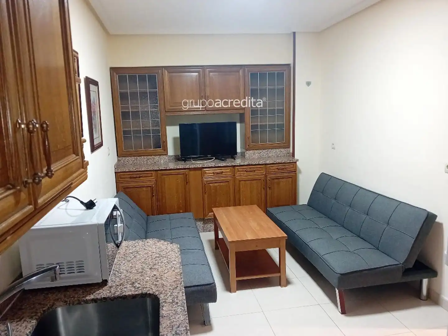 Sala d'estar de Pis en venda en Santiago de Compostela  amb Calefacció, Parquet i Traster