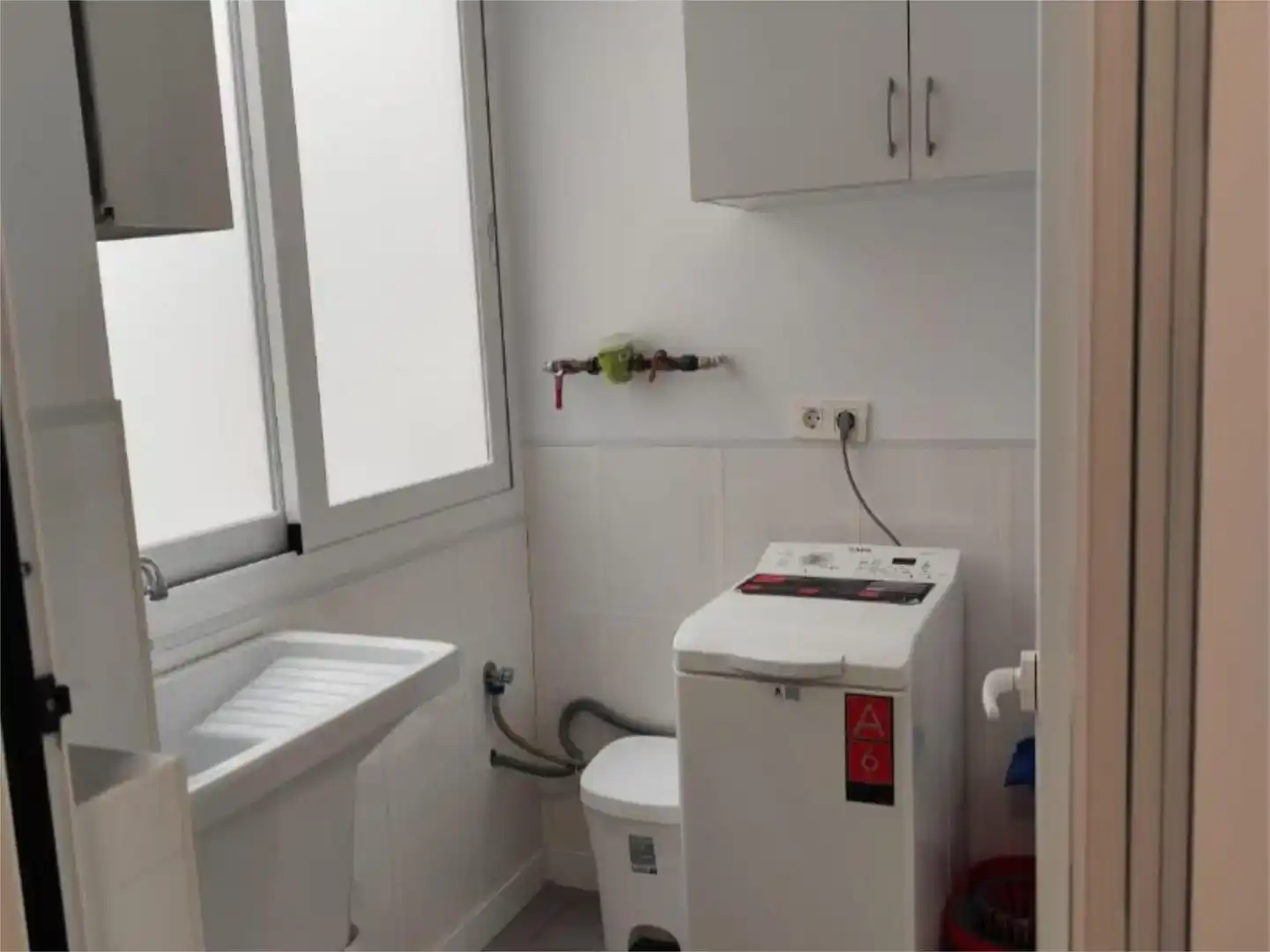 Bathroom of Flat for rent in  Granada Capital  with Air Conditioner and Balcony