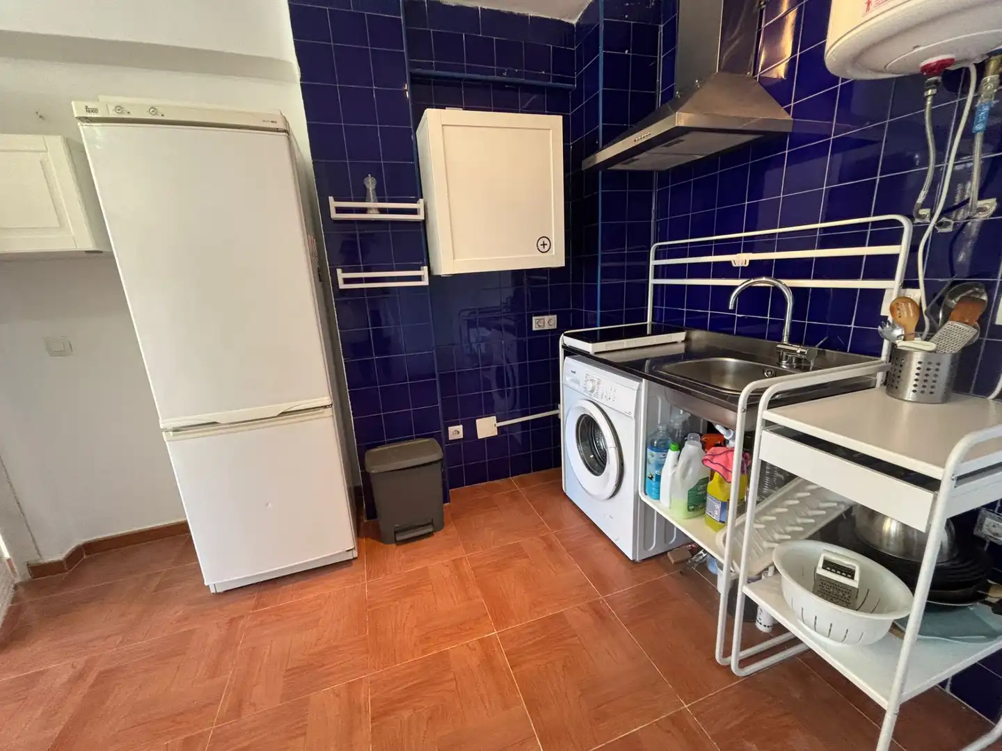 Cuina de Apartament de lloguer en Torremolinos amb Moblat i Piscina comunitària
