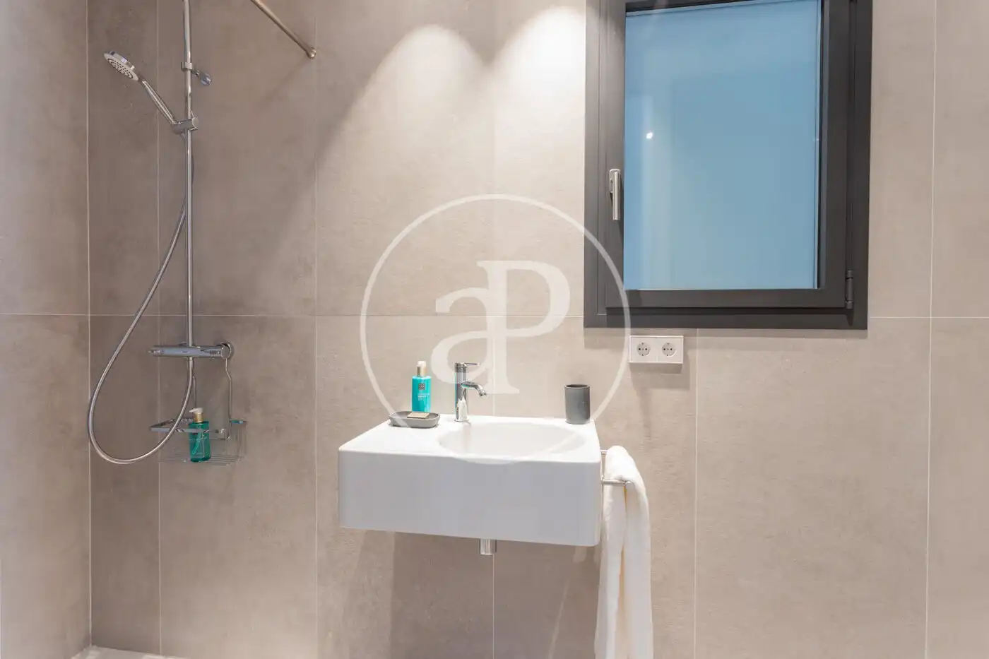 Appartamento con terrazza in affitto a Trav. de Dalt, imagen 49