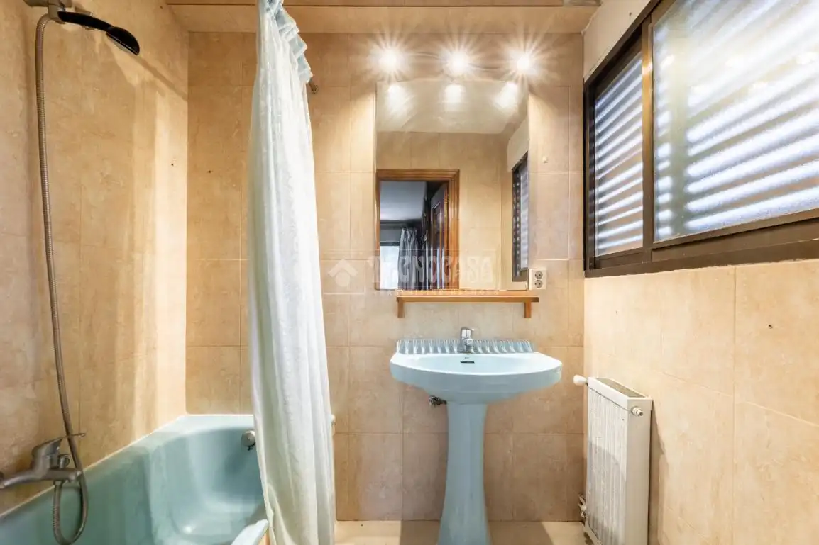 Baño de Casa o chalet en venta en Las Rozas de Madrid con Jardín privado y Piscina