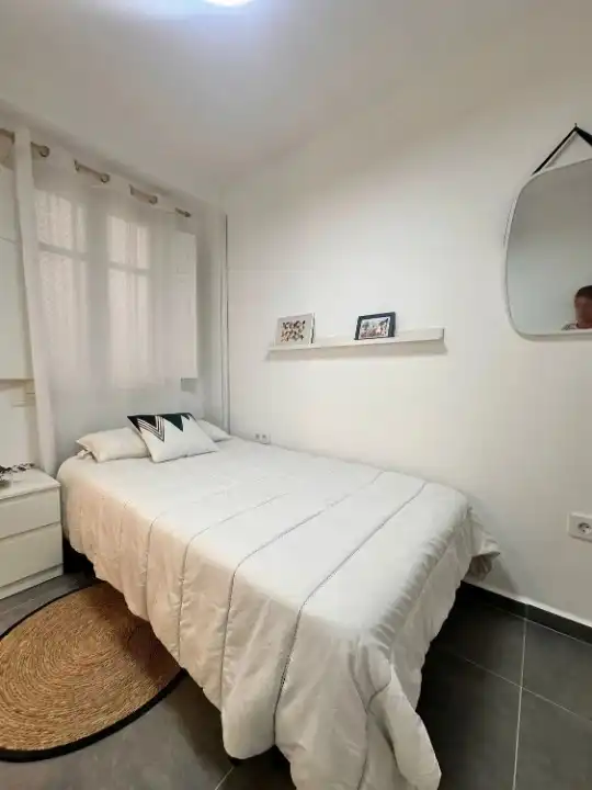 Schlafzimmer von Wohnung zur Miete in Valencia mit Klimaanlage, Heizung und Möbliert