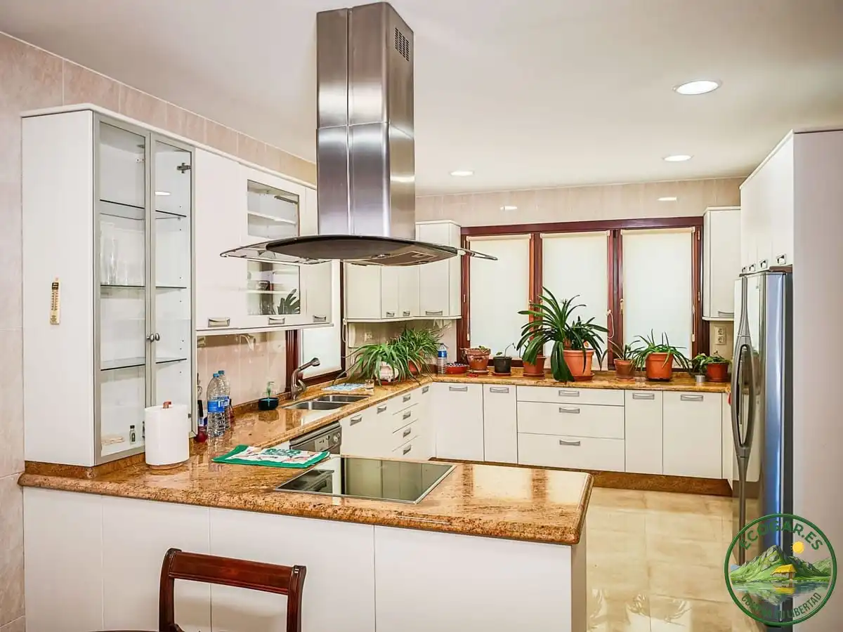 Cocina de Casa o chalet en venta en Nava con Calefacción, Jardín privado y Parquet