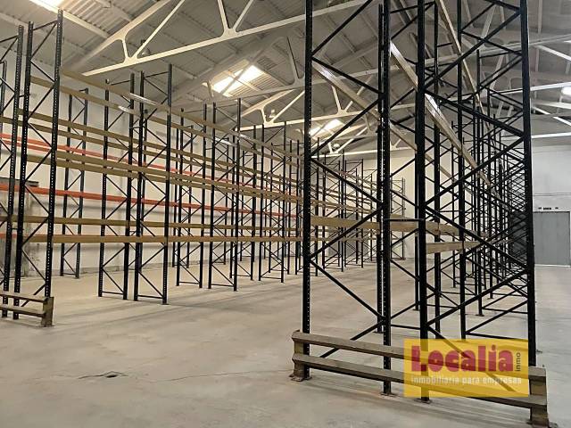 Nave industrial en Alquiler en Entrambasaguas