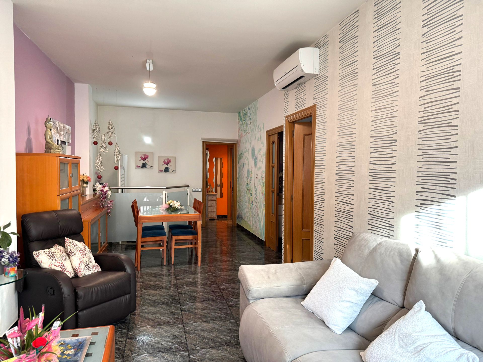 Sala d'estar de Dúplex en venda en Sant Vicenç Dels Horts amb Aire condicionat, Calefacció i Terrassa
