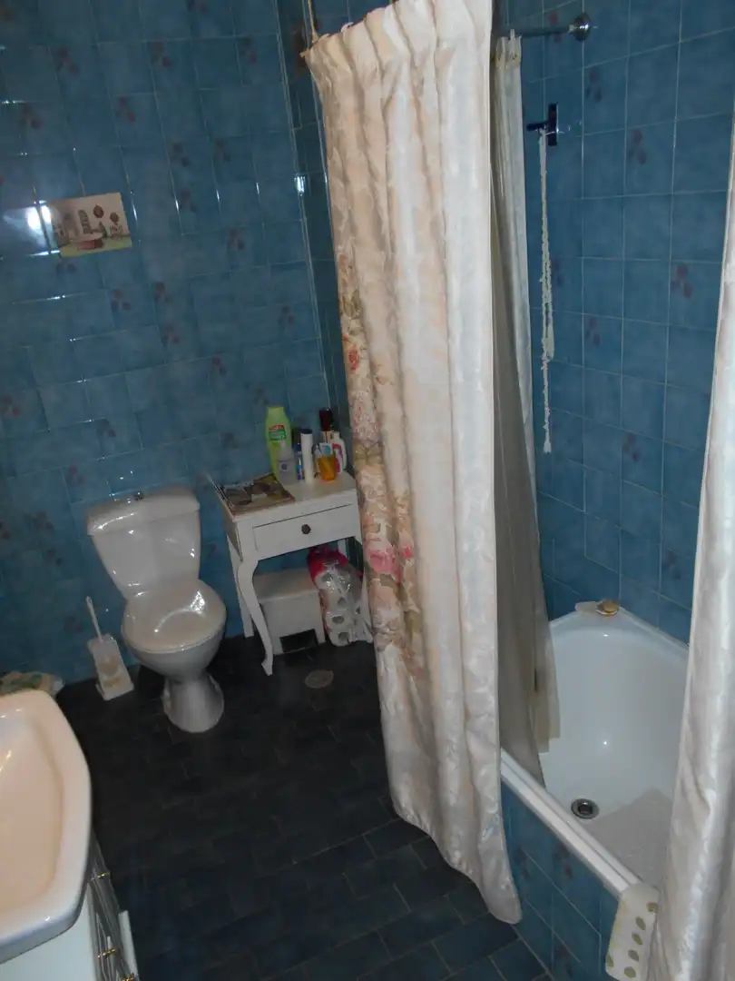 Baño de Casa adosada en venta en Brazatortas con Calefacción, Jardín privado y Piscina