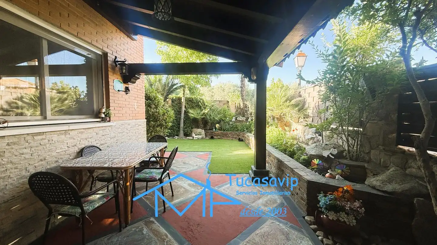 Jardí de Casa o xalet en venda en Cebreros amb Calefacció, Jardí privat i Terrassa