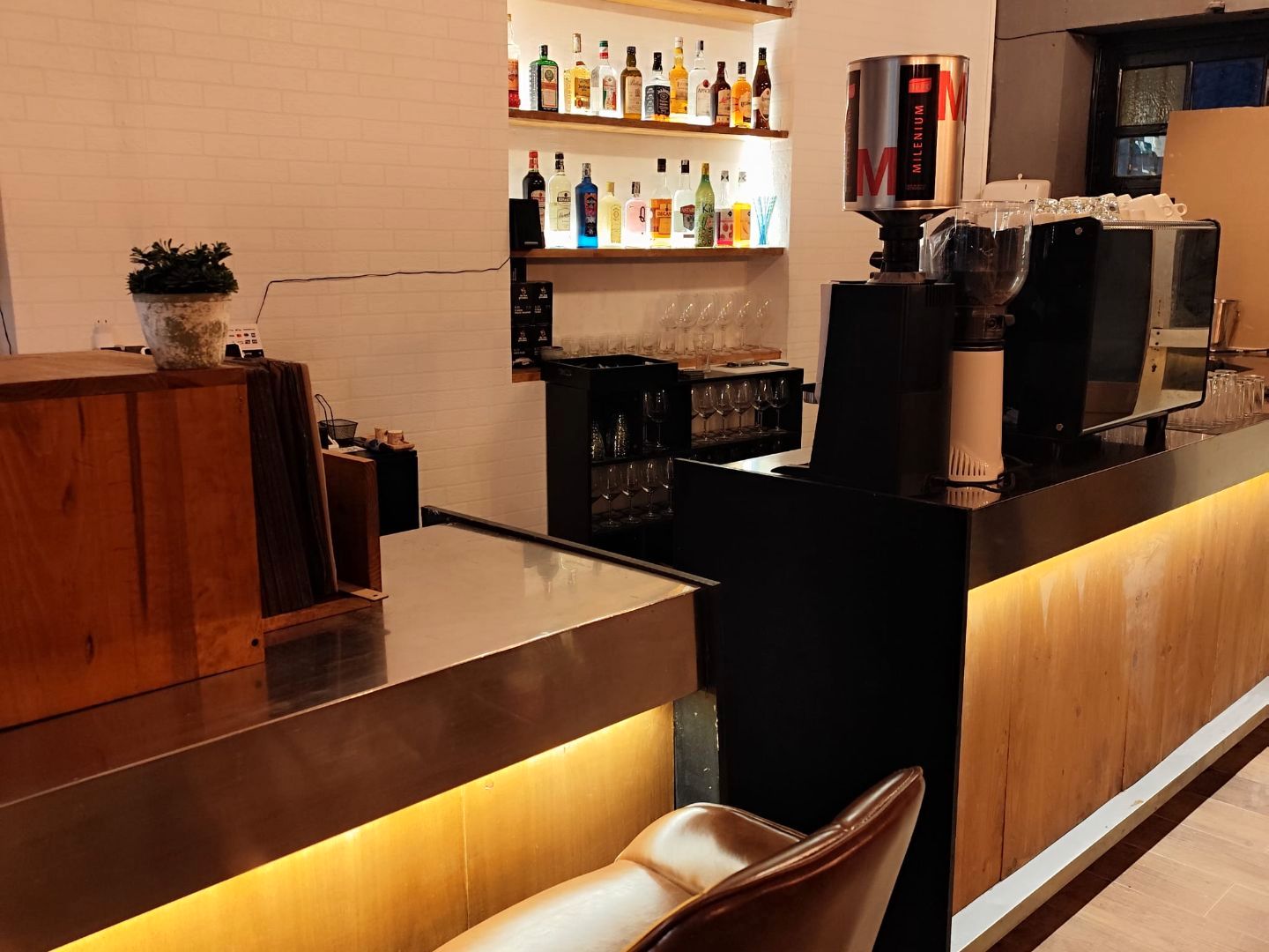 Geschaftsraum zur Miete in Móra d'Ebre mit Klimaanlage, Parkett und Möbliert