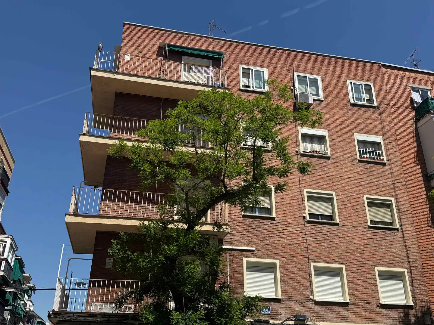 Vista exterior de Piso en venta en Madrid con Calefacción y Terraza