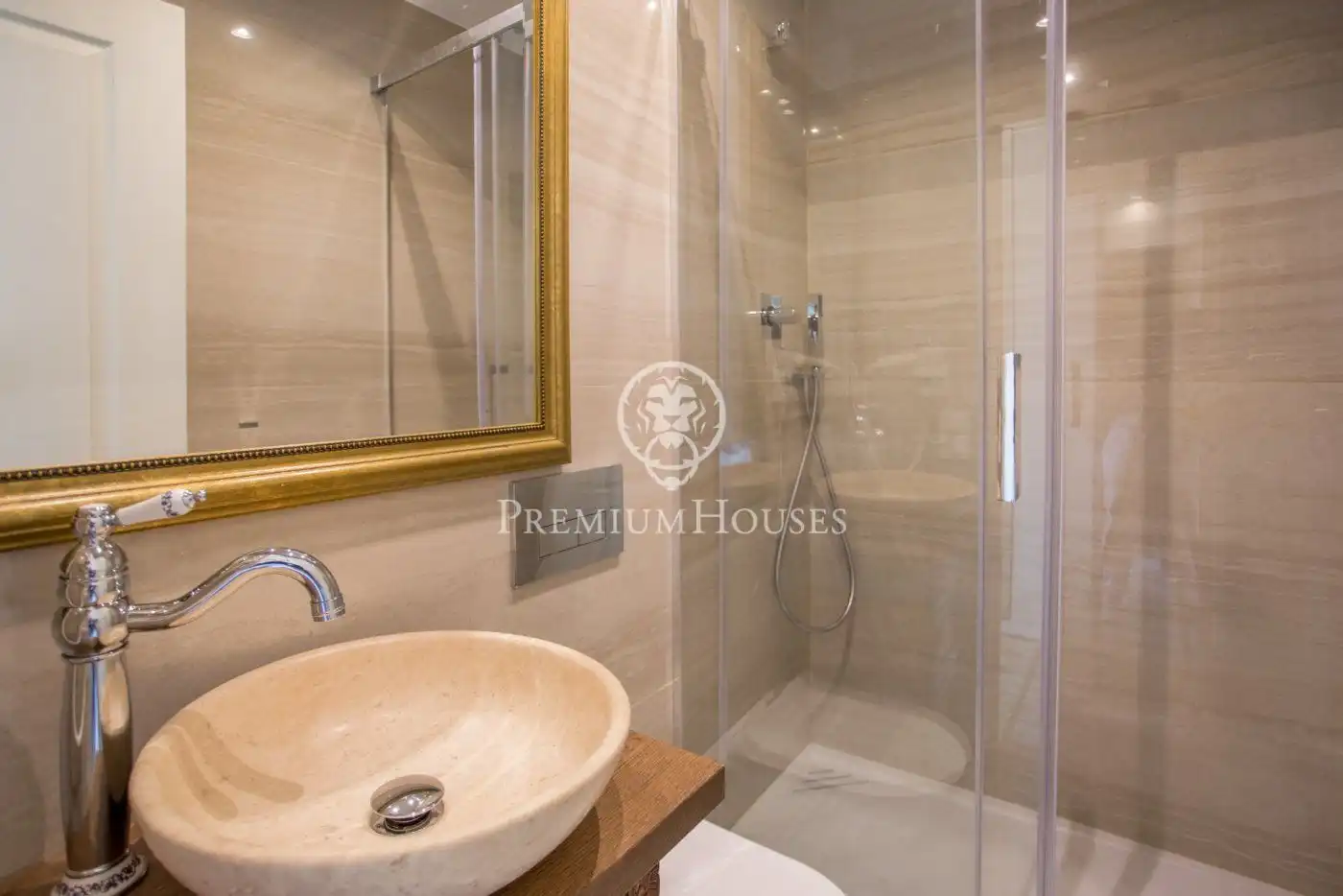 Bathroom of Country homes for sale in Canet de Mar  with Air Conditioner, Heating and Private garden