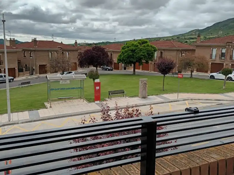 Vista exterior de Pis en venda en Ayegui / Aiegi amb Aire condicionat, Calefacció i Parquet