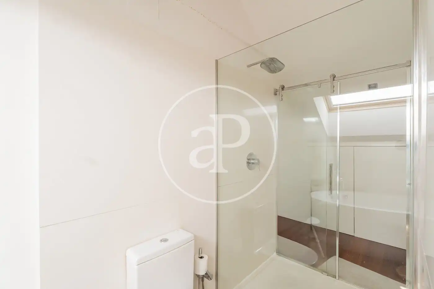 Bathroom of Houses for rent in Madrid  with Air Conditioner, Heating and Private garden