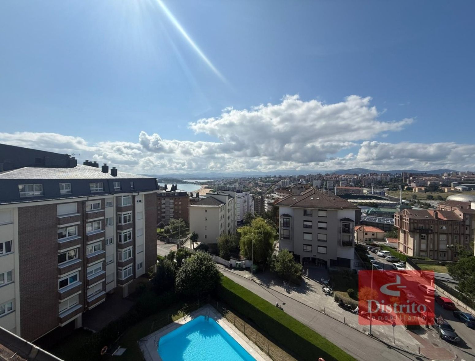 Vista exterior de Àtic de lloguer en Santander amb Calefacció, Terrassa i Traster