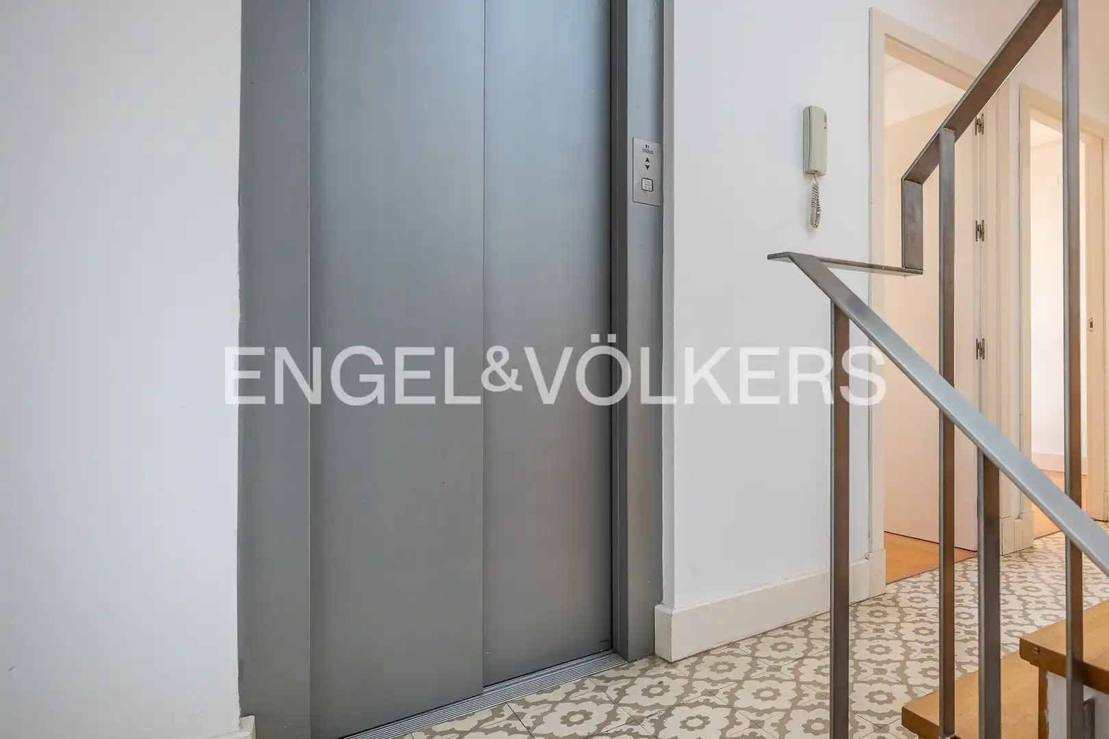 Houses for sale in Sevilla  with Air Conditioner, Heating and Storage room