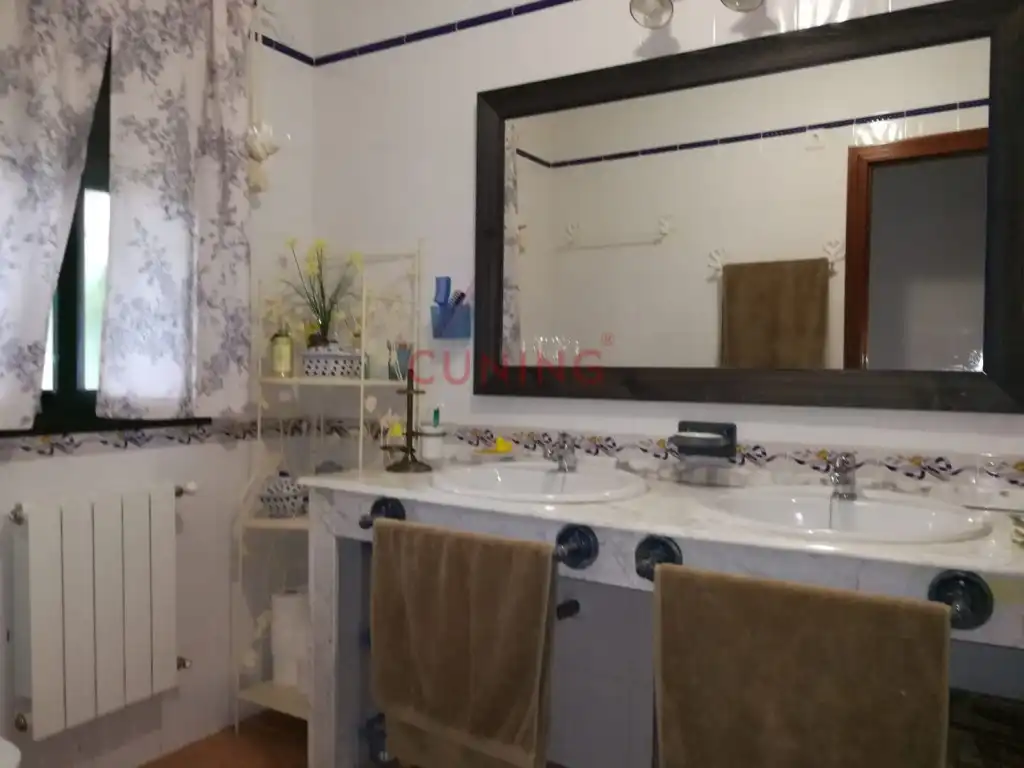 Badezimmer von Residential zum Verkauf in Alcuéscar