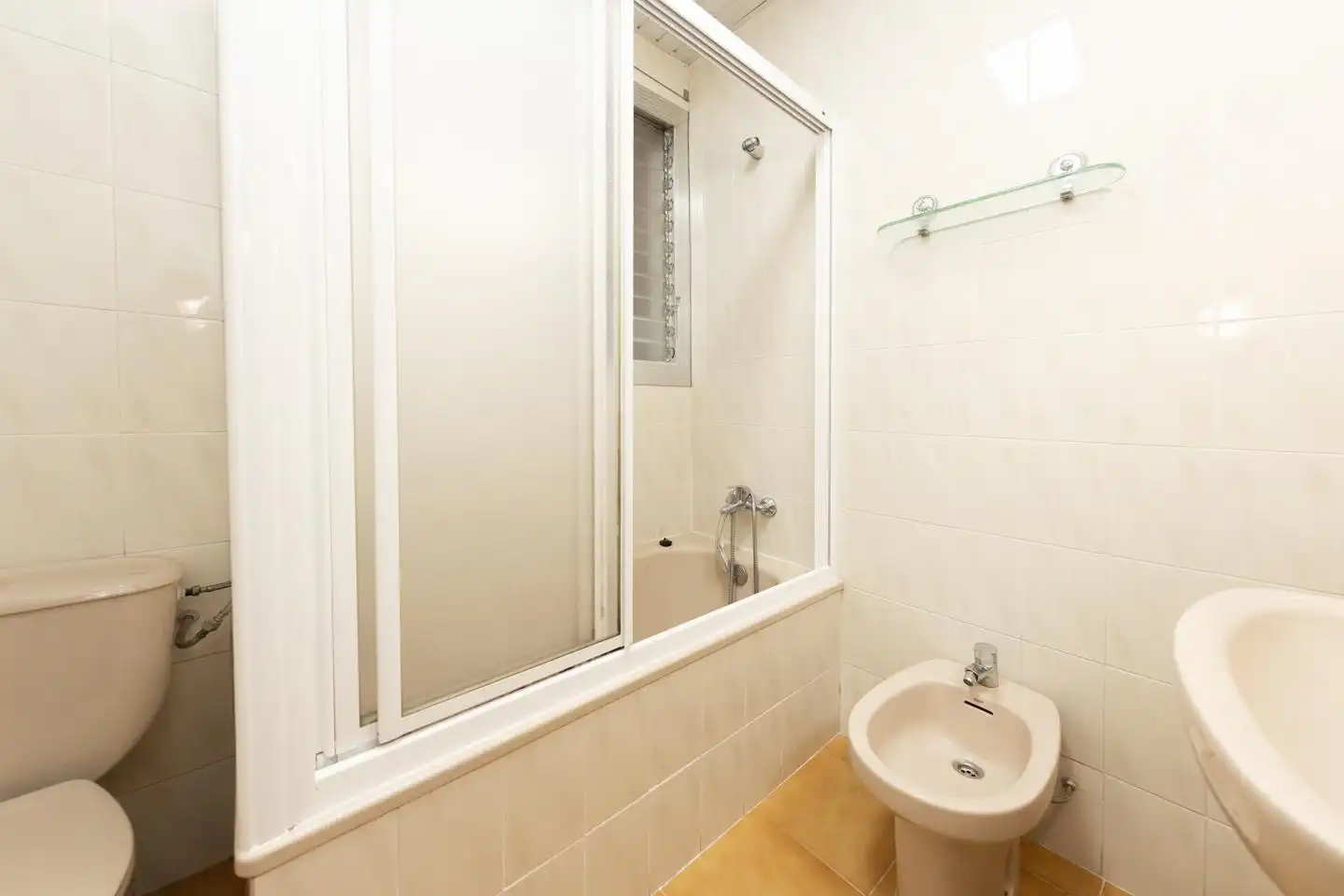Bathroom of Flat for sale in Barcelona  with Air Conditioner and Furnished