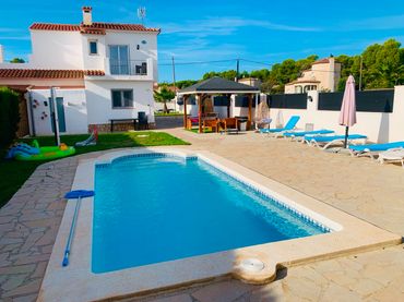 Casa con piscina en venta en Les Tres Cales