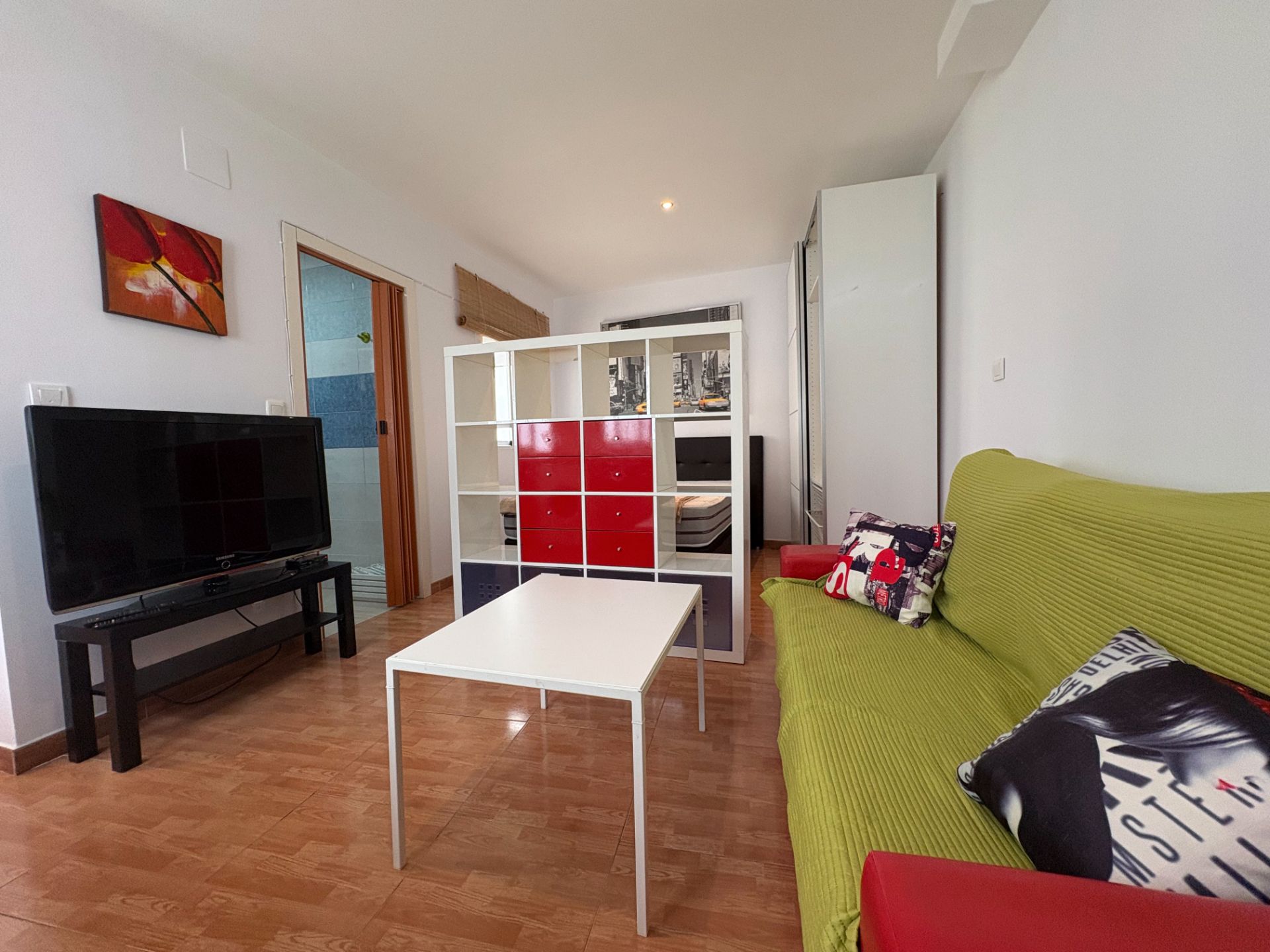 Sala de estar de Estudio de alquiler en  Sevilla Capital con Aire acondicionado, Calefacción y Amueblado