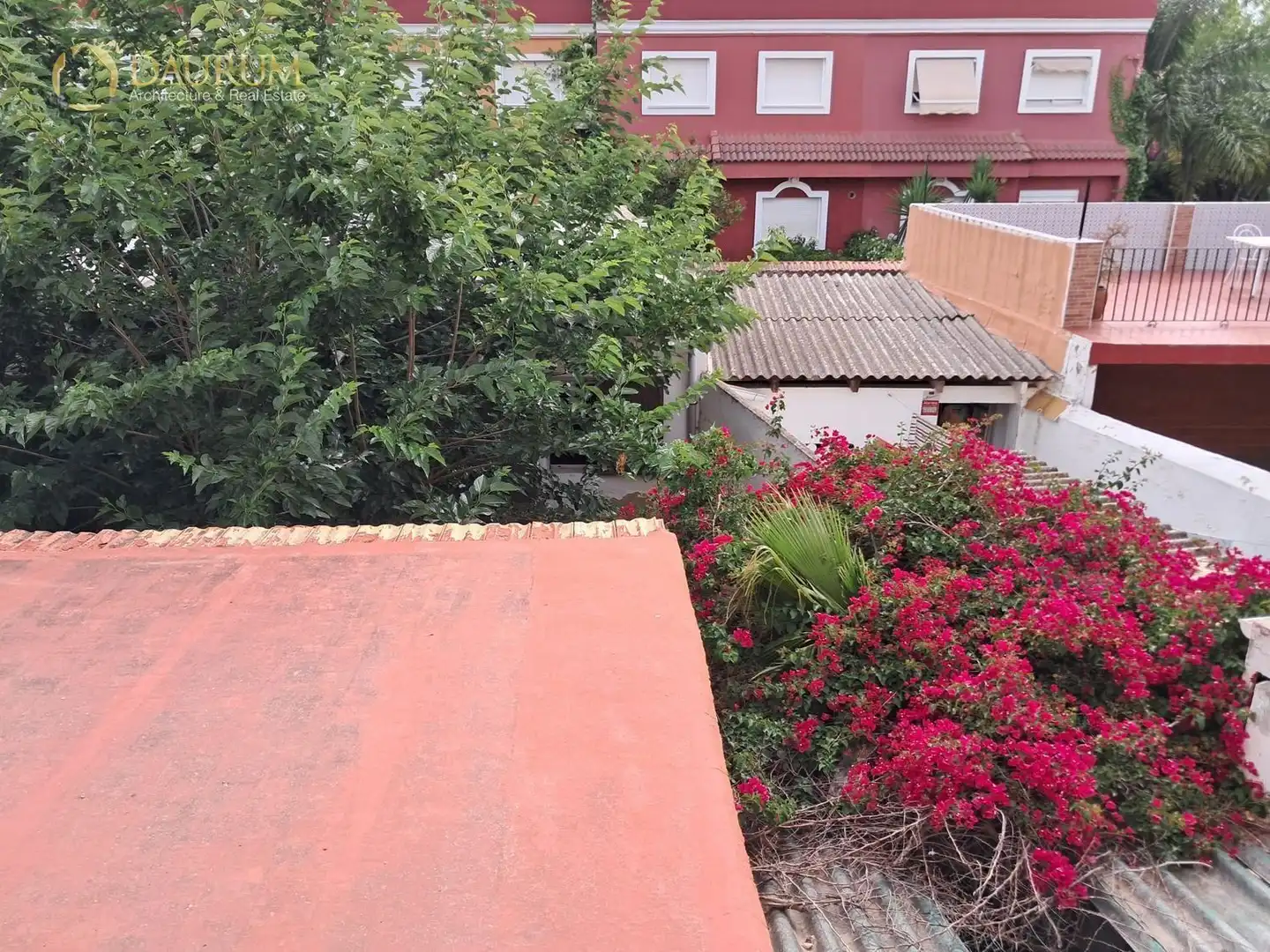 Garden of Houses for sale in Valencia  with Air Conditioner, Swimming Pool and Community pool
