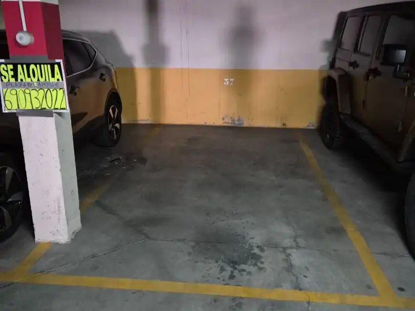 Garaje de alquiler en Calle de Miguel Corral Aragón, 9, Santa Teresa