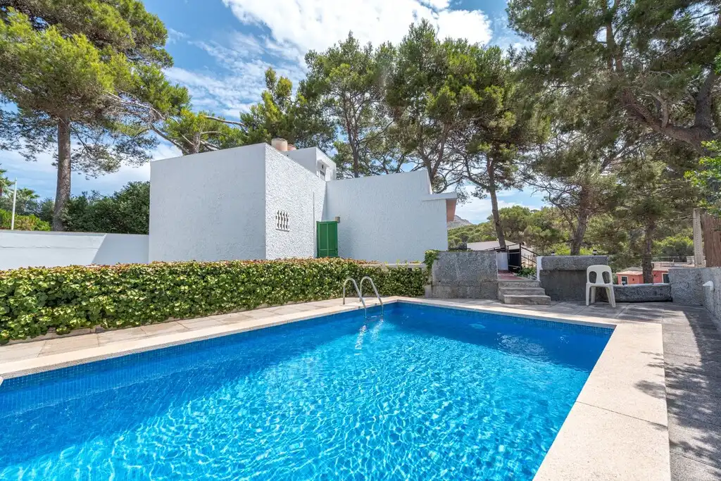 Villa mit Pool zum Verkauf in Cala Sant Vicenç