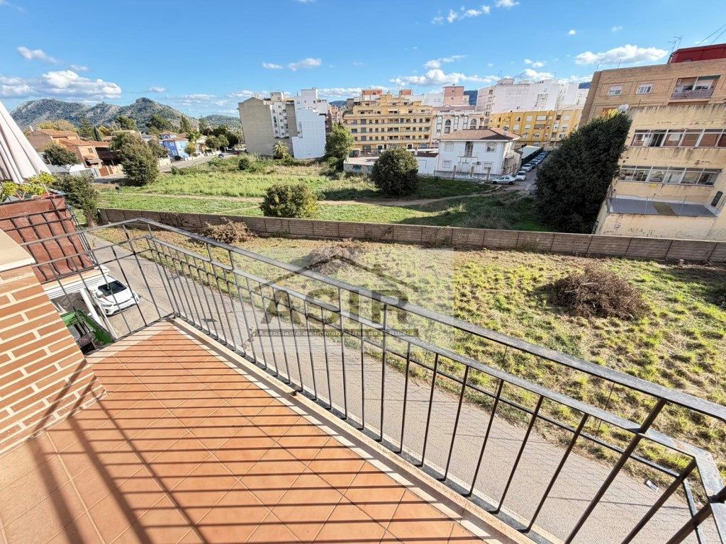 Vista exterior de Pis en venda en L'Alcúdia de Crespins amb Balcó