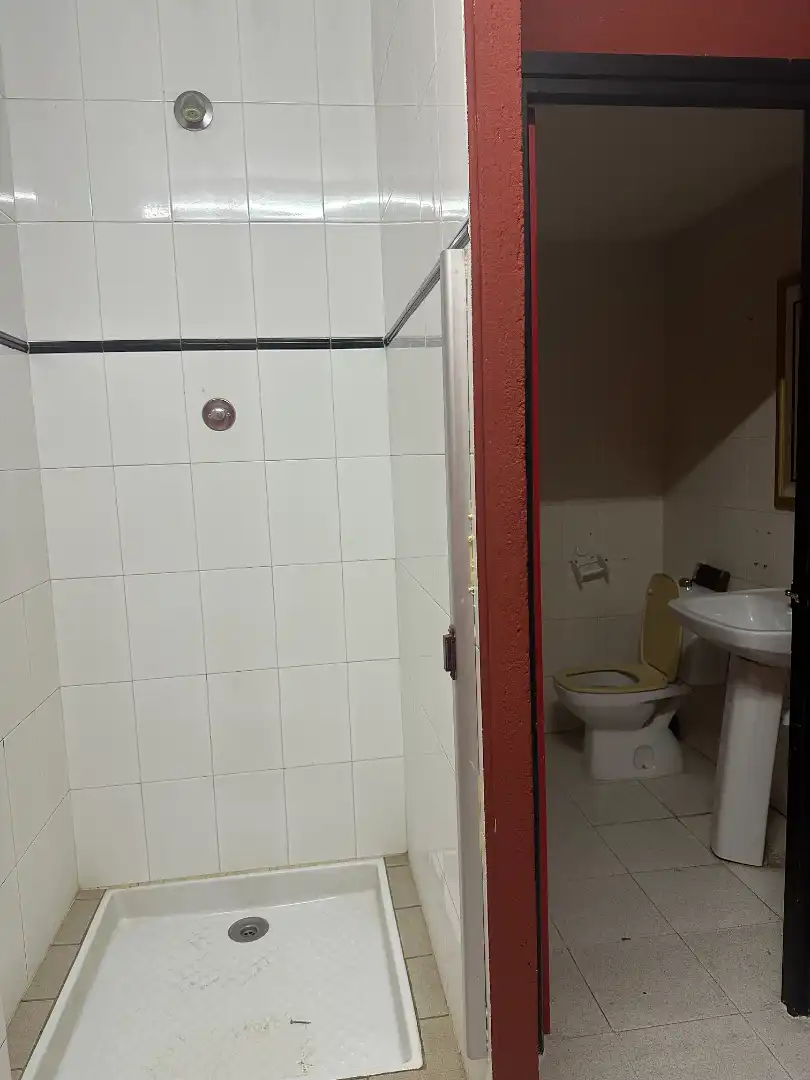 Bany de Local de lloguer en Girona