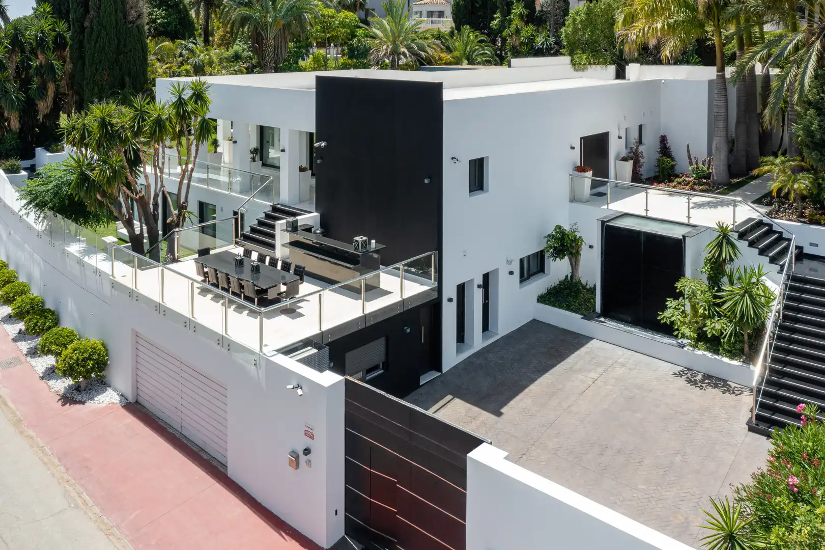 Vista exterior de Casa o xalet en venda en Nueva Andalucía