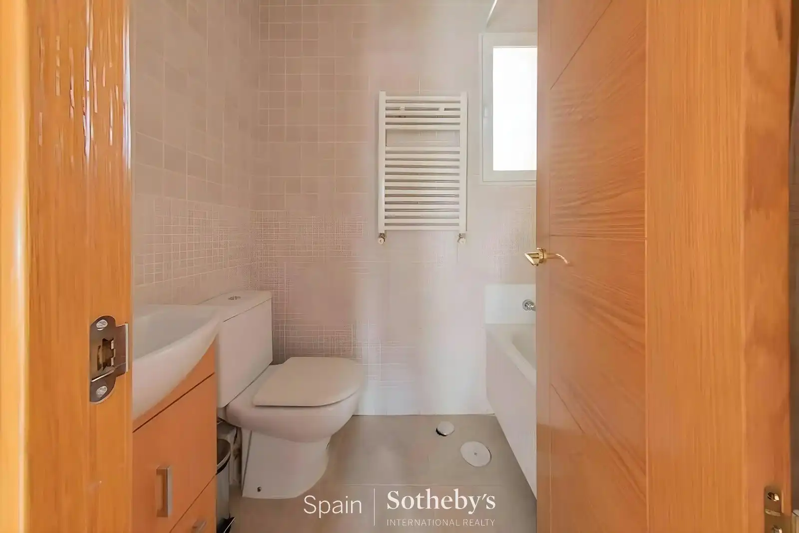 Bathroom of Apartments for sale in Madrid  with Air Conditioner, Heating and Terrace
