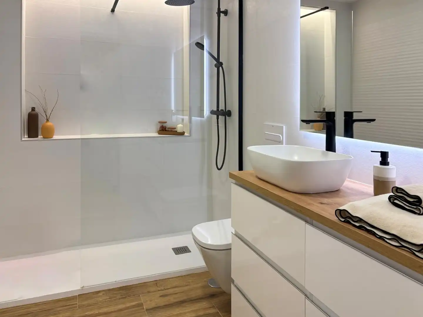 Bathroom of Detached homes for sale in Madrid  with Air Conditioner, Furnished and Alarm