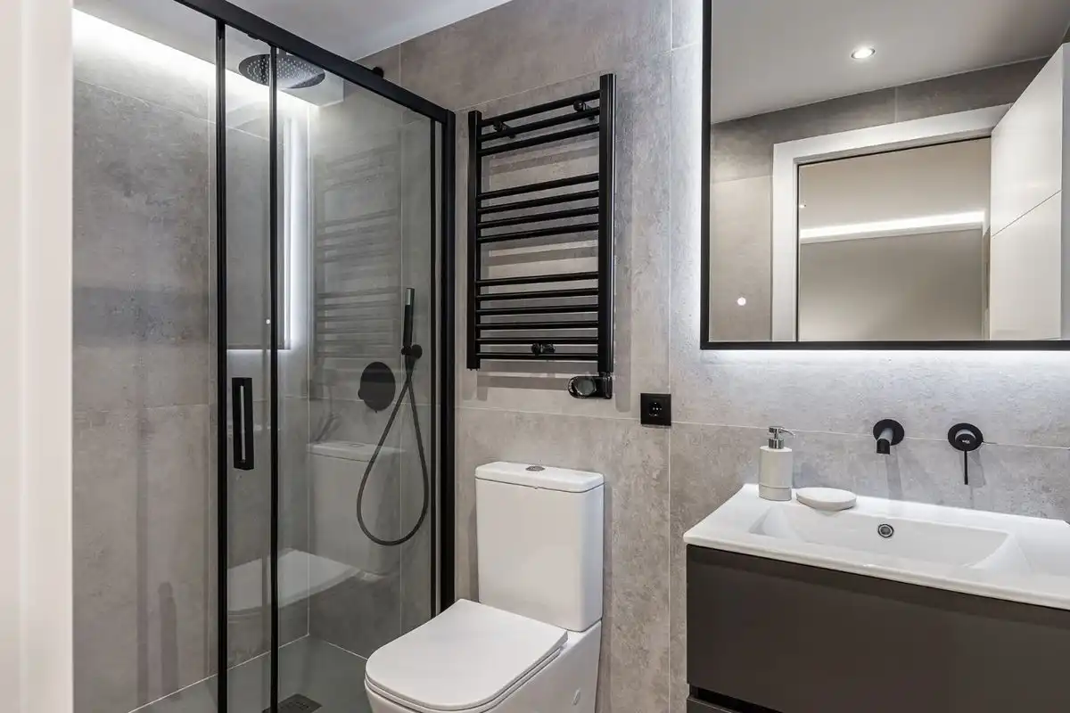 Baño de Planta baja en venta en Madrid con Aire acondicionado, Calefacción y Trastero