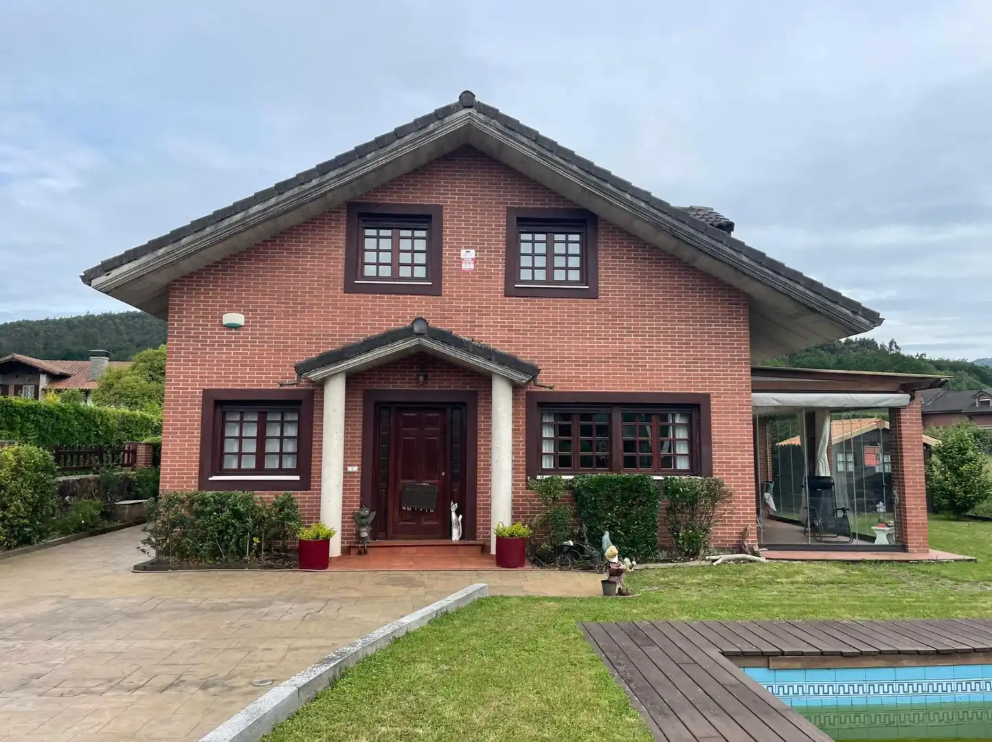 Vista exterior de Casa adosada en venta en Guriezo con Calefacción, Jardín privado y Terraza