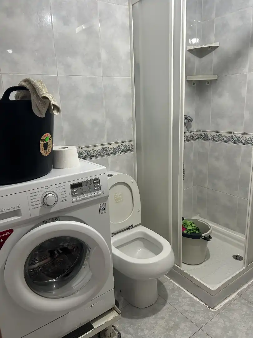 Bathroom of Flat for rent in Santiago de Compostela   with Furnished