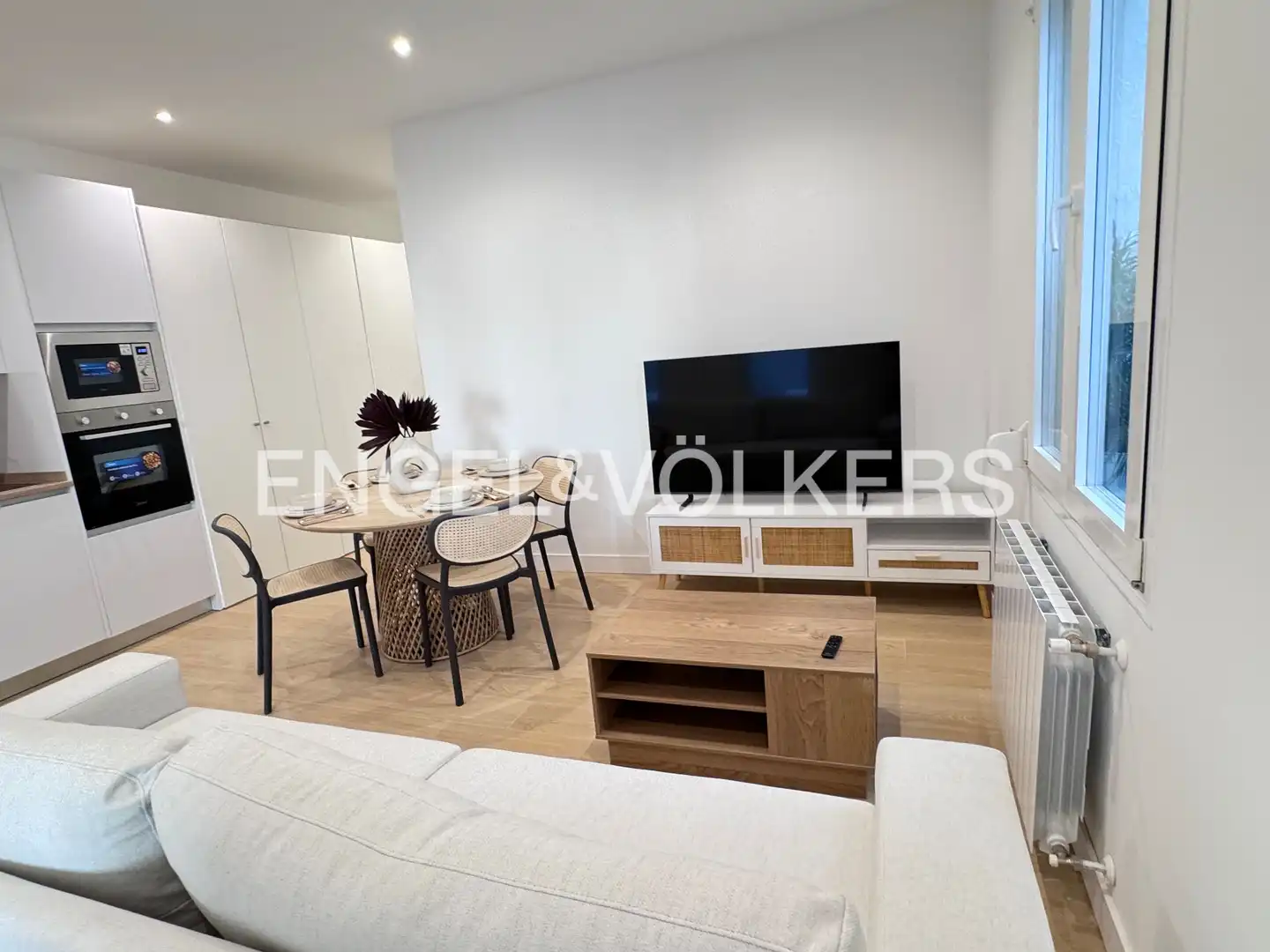 Living room of Flat for rent in Madrid  with Air Conditioner, Heating and Furnished