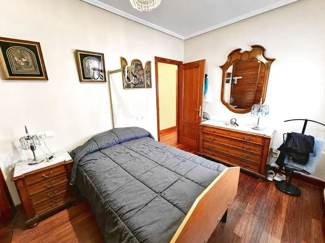 Schlafzimmer von Wohnung zum Verkauf in Santurtzi  mit Heizung, Abstellraum und Alarm