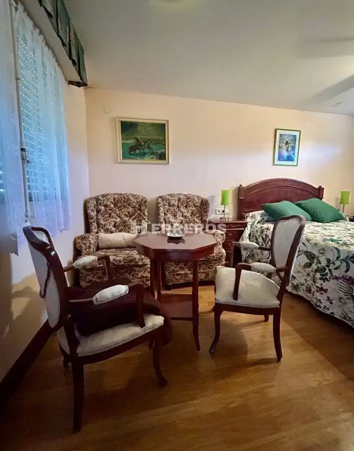 Sala de estar de Casa adosada en venta en Baños de Río Tobía con Aire acondicionado, Calefacción y Parquet