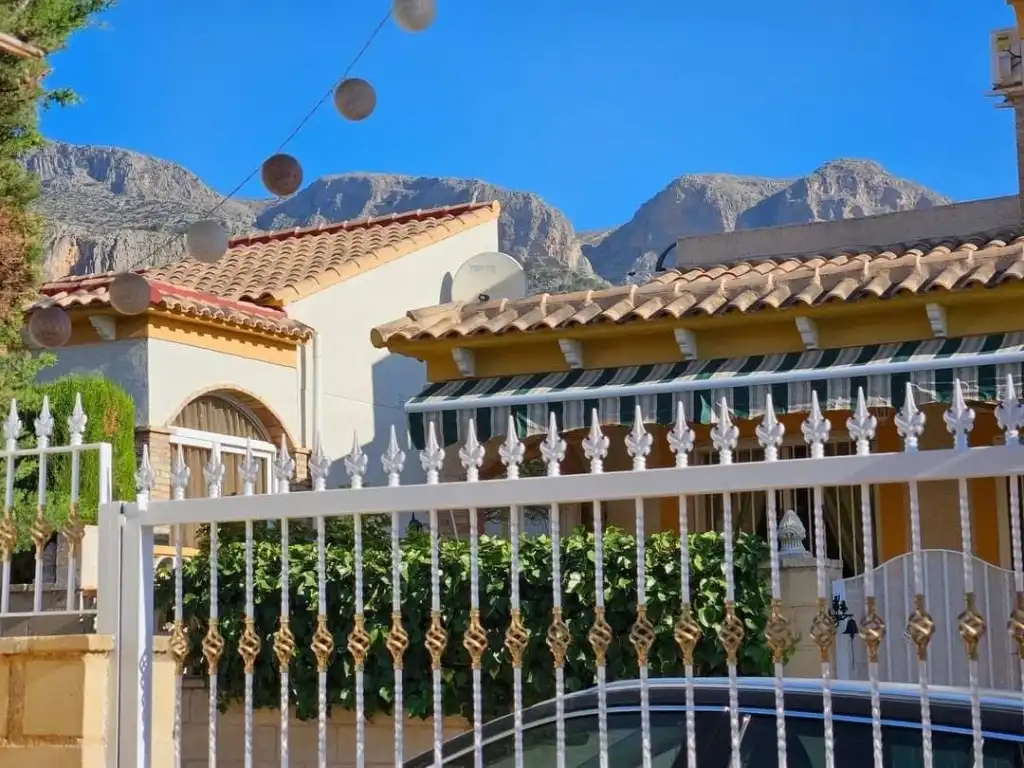 Casa con piscina in vendita a Benimantell, imagen 2