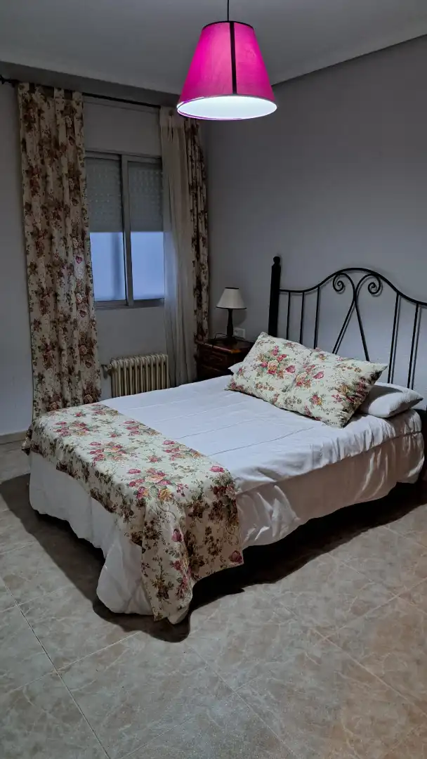 Habitación de Piso de alquiler en Puertollano con Aire acondicionado, Calefacción y Amueblado