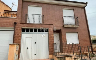 Vista exterior de Casa adosada en venda en Rincón de Soto