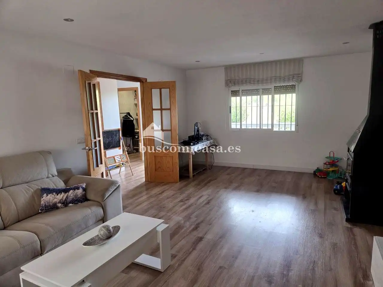 Sala d'estar de Casa adosada en venda en Jaén amb Aire condicionat, Terrassa i Piscina