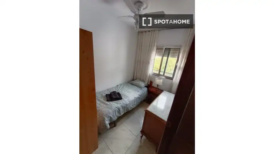 Habitación en Doctor Barraquer - G. Renfe - Policlínico