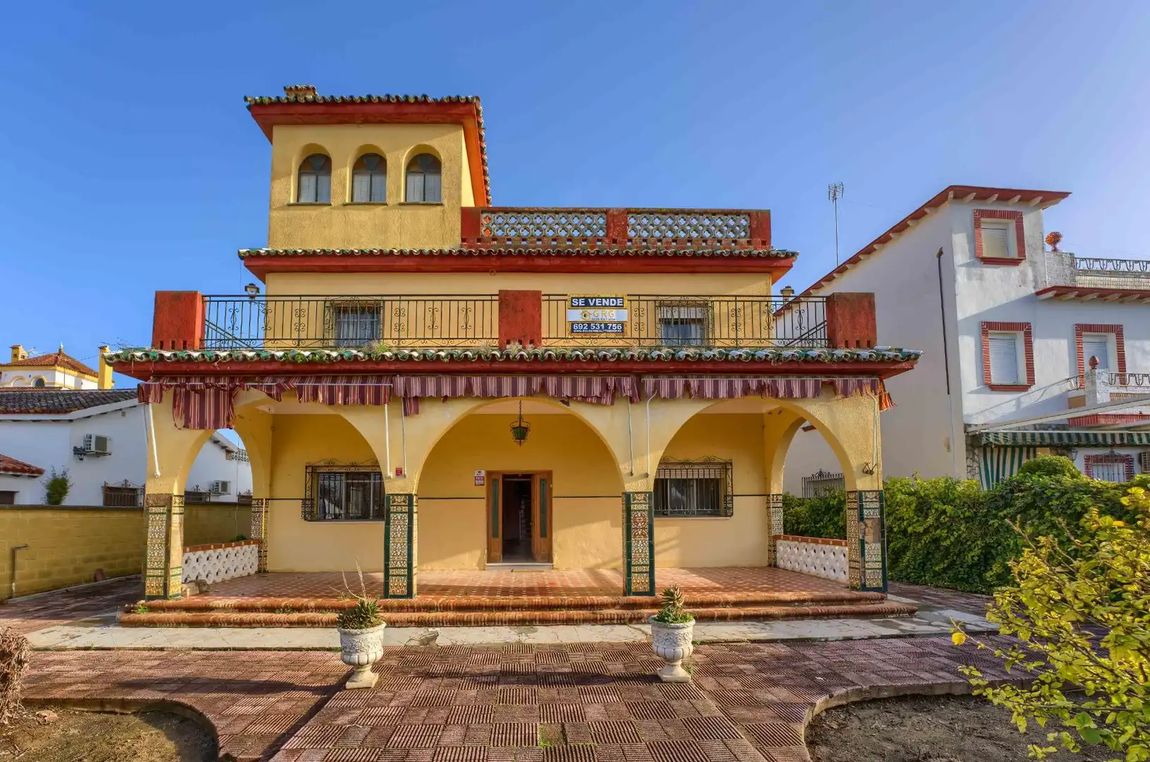 Exterior view of Houses for sale in Sanlúcar la Mayor  with Air Conditioner, Private garden and Terrace